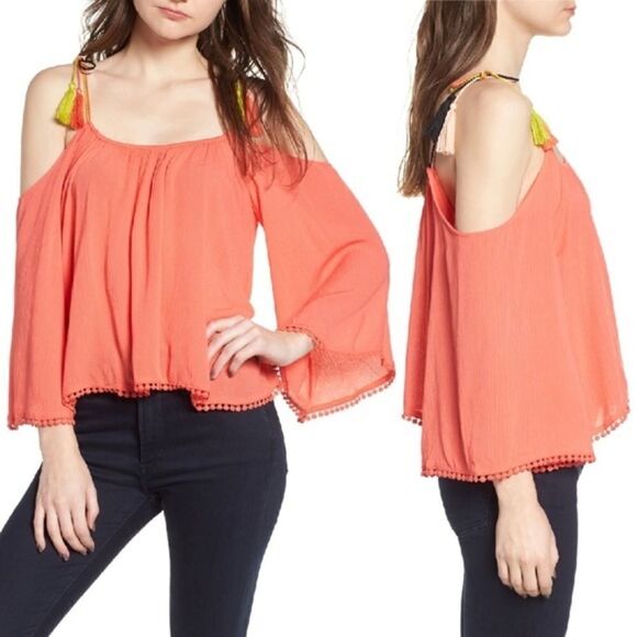 Cupcakes and Cashmere Bettie Cold Shoulder Top - Picture 2 of 14